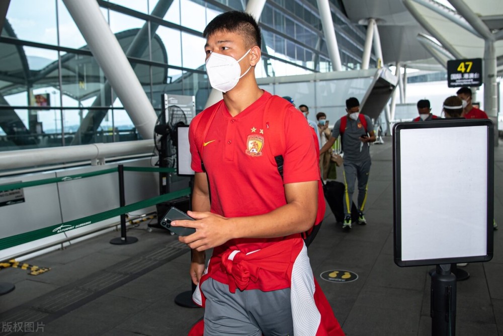 开云体育app-亚冠窗口期走向成谜；门兴格拉德巴赫单刀错失；信心回归；训练强度明显提升的简单介绍-开云体育app